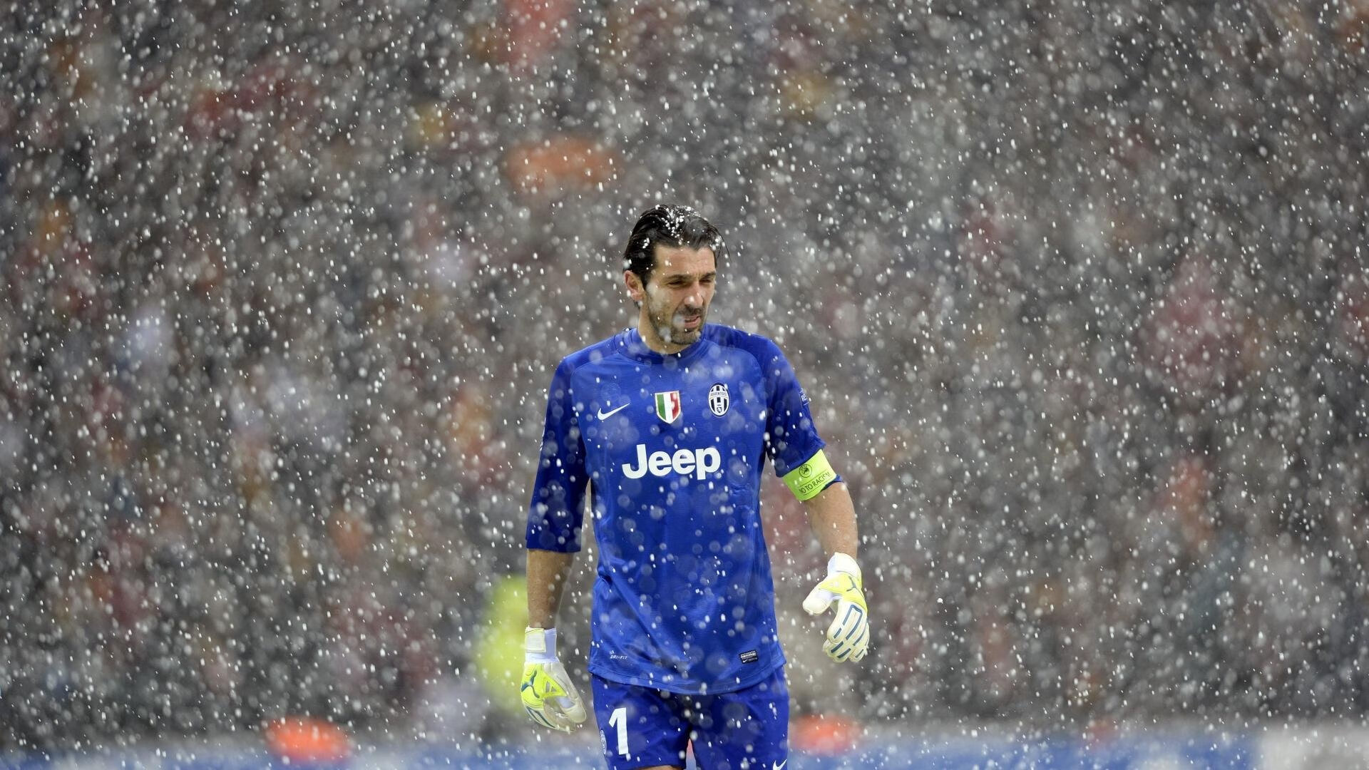 开云体育在线入口-富力三球告负陷入低谷,被迫调整保级策略,富力球星